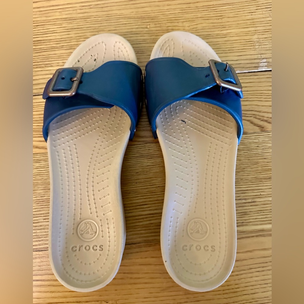 NWT Crocs Women's Size 10 Sarah Buckle Slip On Comfort Sandals Blue Copper